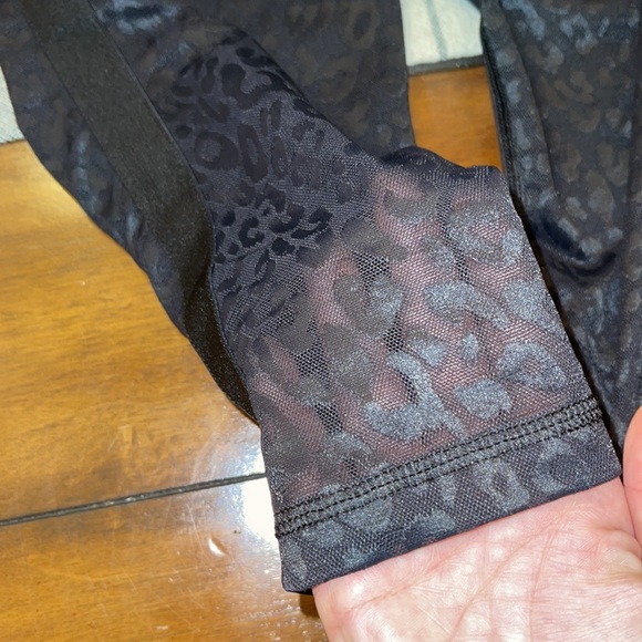 Victoria Secret black leopard mesh leggings size L - Picture 4 of 6